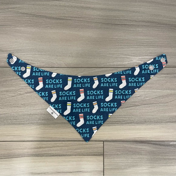 Reversible Bandana With Snaps for Dogs Size Small - Picture 4 of 14
